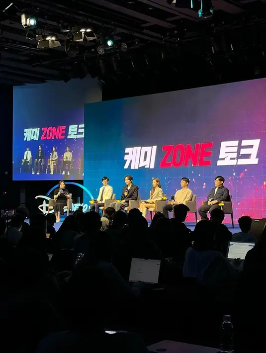 Suasana saat konferensi pers. "Happy to be back in Seoul, and having so much fun with @yulyulk @masijacoke850714 and Yu Jaesok !" kata Luna Maya. (Foto: Instagram/ lunamaya)