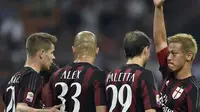 Kostum Baru AC Milan (REUTERS/Stringer)