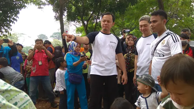 Bima Arya dan Dedie A Rachim menyapa warga di Taman Sempur (Liputan6.com/Achmad Sudarno)