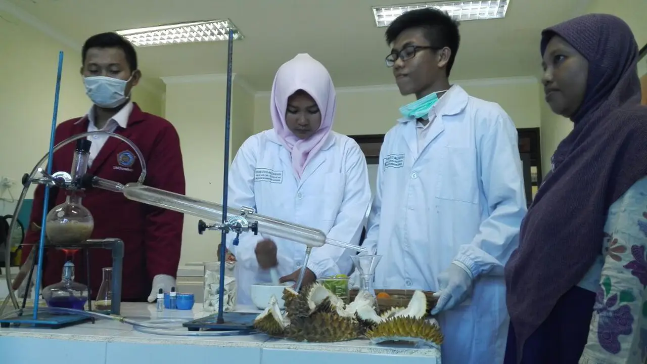 Mahasiswa UNMU Sulap Kulit Durian Jadi Obat Anti Nyamuk