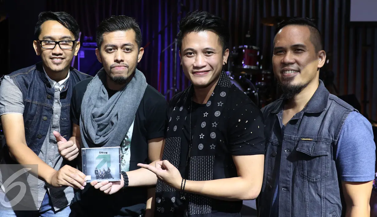 Band Drive berpose saat launching di kawasan SCBD, Jakarta, Selasa (24/05/2016). setelah sempat vakum lantaran ditinggal Anji mantan vokalisnya, kini, grup band Drive mulai bangkit kembali. (Liputan6.com/Herman Zakharia)