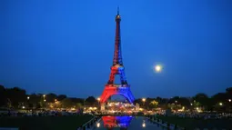 Menara Eiffel Tetap Kokoh Meski Disambar Petir, Ini Penjelasan Ahli