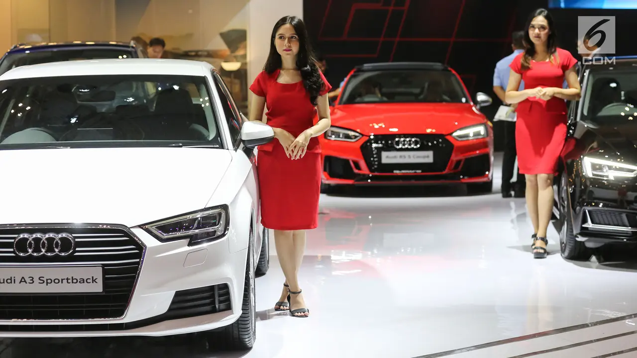 Pesona Model Cantik dan Seksi di GIIAS 2019