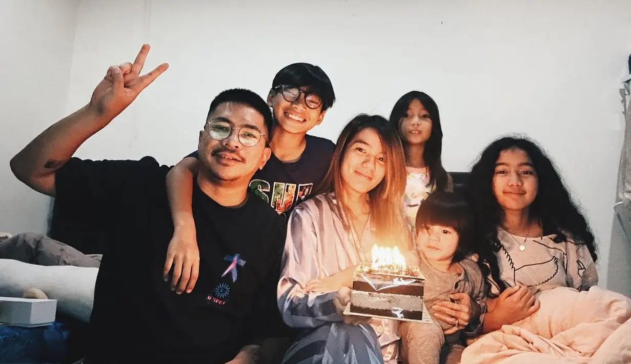 Sempat mengalami flek usai bekerja, beruntung setelah dicek ke dokter, janin dalam kandungannya dalam kondisi baik. Namun, pemeran Luna dalam sinetron Cahaya Mentari itu mengalami solusio plasenta. [Instagram/itssheilamj]