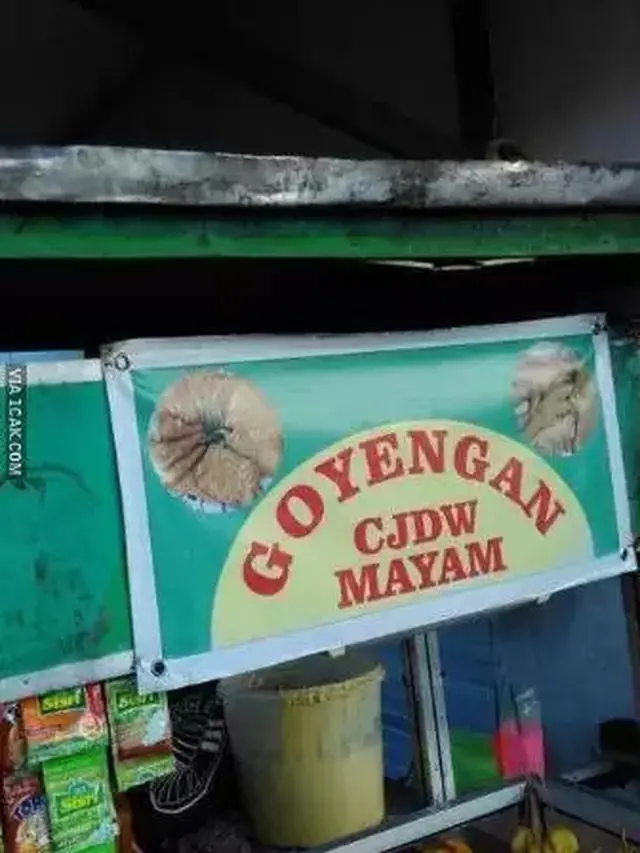 6 Potret Tulisan Gorengan Sok Imut Ini Bikin Pembeli Jadi Geli Sendiri