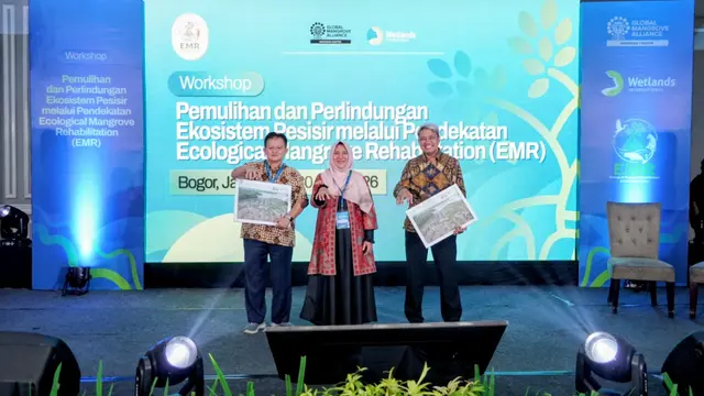 Bapak Mangrove Indonesia dan Kasubdit Rehabilitasi Hutan Mangrove Direktorat Rehabilitasi Mangrove, dan Yayasan Lahan Basah.