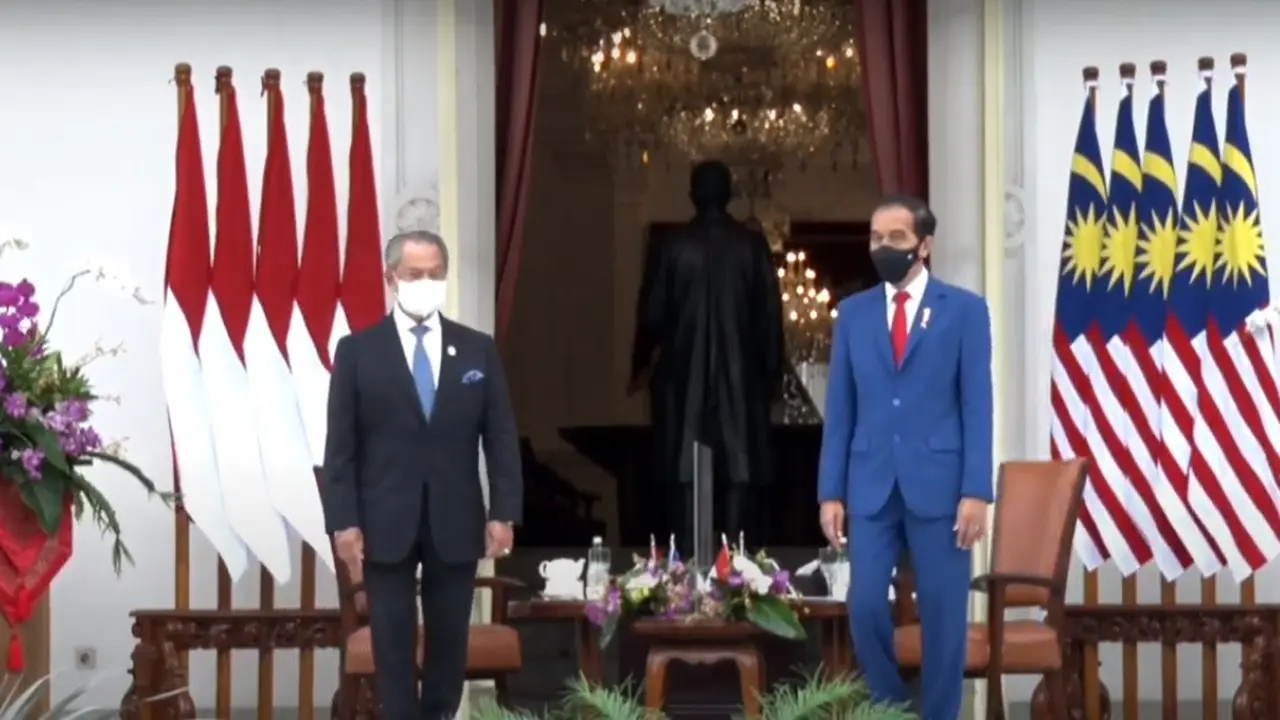 Perdana Menteri Malaysia Muhyiddin Yassin mengunjungi Istana Kepresidenan Jakarta dan bertemu dengan Presiden Republik Indonesia, Joko Widodo pada Jumat (5/2/2021). (Photo credit: Laman Youtube Resmi Sekretariat Presiden RI).