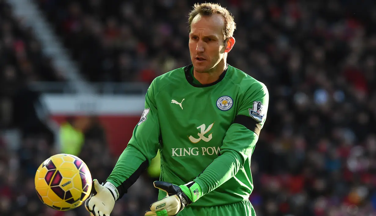 3. Mark Schwarzer (151 Clean sheets) - Schwarzer pernah bermain untuk Chelsea dan Leicester City. Selama berkarier di Premier League, Schwarzer berhasil mencatatkan 153 clean sheets. (AFP/Paul Ellis)