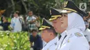 Untuk diketahui, meski dilantik secara serentak namun hanya enam kepala daerah yang maju ke depan untuk dilantik secara simbolis oleh Presiden Prabowo Subianto. (Liputan6.com/Herman Zakharia)