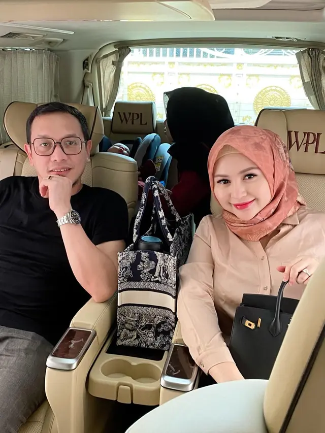 7 Potret Terbaru Selebgram Winny Putri Lubis yang Kini Tampil Berhijab