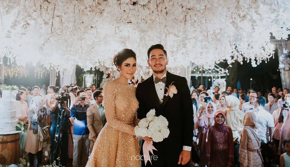 Syahnaz Sadiqah dan Jeje Govinda berpacaran selama kurang lebih dua tahun. Sudah komitmen untuk menikah sejak awal pacaran, akhirnya keduanya telah resmi menikah pada akhir pekan kemarin.  (Instagram/syahnazs)