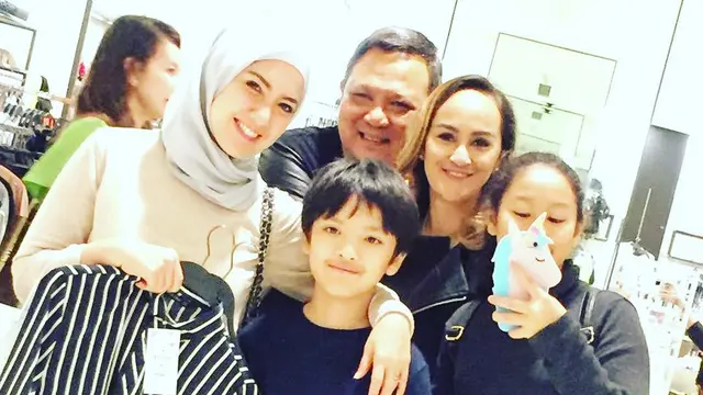 [Bintang] Bikin Adem, Ini 7 Foto Penampilan Tia Ivanka Saat Berhijab