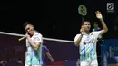 Pebulu tangkis ganda putra Indonesia, Fajar Alfian/M Rian Ardianto usai melawan Takuro Hoki/Yugo Kobayashi (Jepang) di Perempat Final Indonesia Open 2019 di Istora Senayan, Jakarta, Jumat (19/7/2019). Fajar/Rian kalah 19-21, 12-21. (Liputan6.com/Helmi Fitrhiansyah)