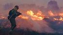 Seorang petugas pemadam kebakaran beroperasi di lokasi kebakaran hutan di Pumarejo de Tera dekat Zamora, Spanyol, 18 Juni 2022. Petugas pemadam kebakaran terus berjuang melawan beberapa kebakaran di Spanyol, salah satunya menghancurkan hampir 20.000 hektare lahan, pada hari terakhir gelombang panas ekstrem yang menghancurkan negara itu dengan puncaknya mencapai 43 derajat. (CESAR MANSO/AFP)