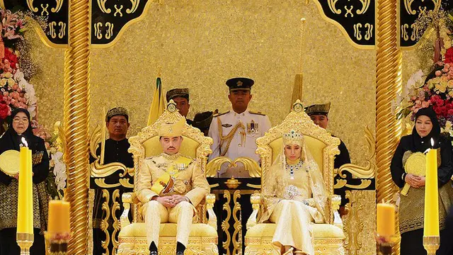 Anak dari Sultan Brunei, Pangeran Abdul Malik telah resmi menikah dengan Dayangku Raabi'atul 'Adawiyyah Pengiran Haji Bolkiah. Pernikahan pun berlangsung dengan meriah dan megah.