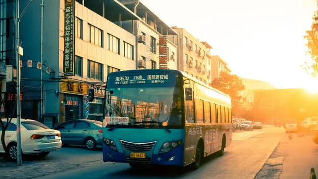 Ilustrasi bus, transportasi umum