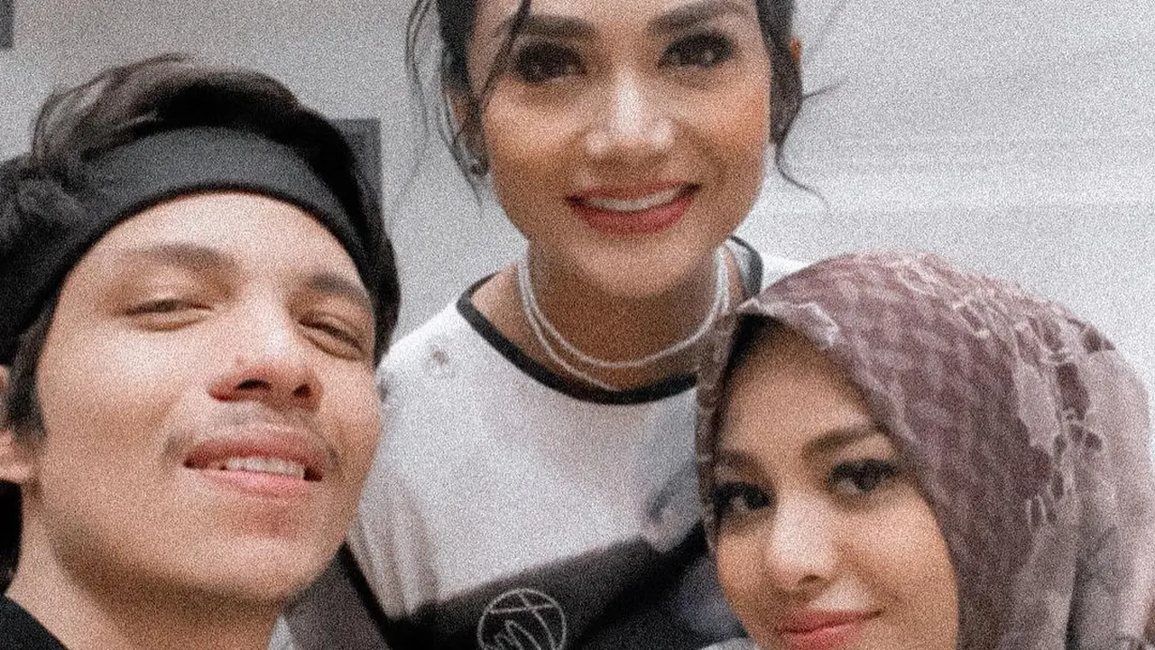 [Fimela] Krisdayanti, Aurel Hermansyah dan Atta Halilintar