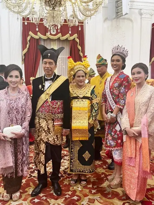 Tari Legong telah ada di keraton-keraton Bali di abad 19. Tarian ini biasanya dipentaskan saat upacara adat atau menyambut tamu wisatawan dan tidak bisa dipisahkan dari budaya Hindu. [Foto: Instagram/officialputeriindonesia]