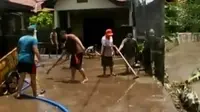 Banjir menerjang dua rumah di Yogyakarta hingga rata dengan tanah. Sementara itu kolektor barang antik asal Bandung, mendapat penghargaan.