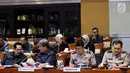 Wakapolri Komjen Ari Dono (dua kanan) dan Wakil Jaksa Agung Arminsyah (dua kiri) saat mengikuti rapat kerja bersama Komisi III DPR di Kompleks Parlemen, Senayan, Jakarta, Senin (17/6/2019). Rapat tersebut membahas anggaran untuk Polri dan Kejaksaan Agung pada 2020. (Liputan6.com/JohanTallo)