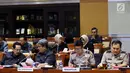 Wakapolri Komjen Ari Dono (dua kanan) dan Wakil Jaksa Agung Arminsyah (dua kiri) saat mengikuti rapat kerja bersama Komisi III DPR di Kompleks Parlemen, Senayan, Jakarta, Senin (17/6/2019). Rapat tersebut membahas anggaran untuk Polri dan Kejaksaan Agung pada 2020. (Liputan6.com/JohanTallo)