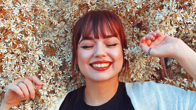 Model dan Warna Rambut yang Bikin Terlihat Awet Muda Menurut Hair Stylist