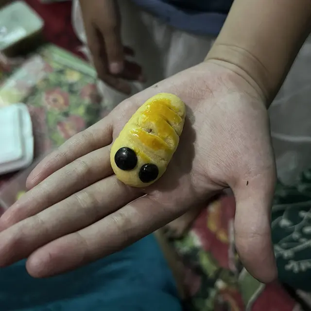 6 Potret Kue Ulat Lebaran ala Netizen Ini Bikin Senyum Tipis, Sedang Viral