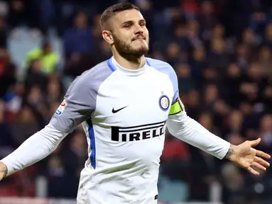 Pemain Inter Milan, Mauro Icardi merayakan golnya ke gawang Cagliari pada lanjutan Serie A di Sardegna Arena Stadium, Cagliari, (25/11/2017). Inter Menang 3-1. (Fabio Murru/ANSA via AP)