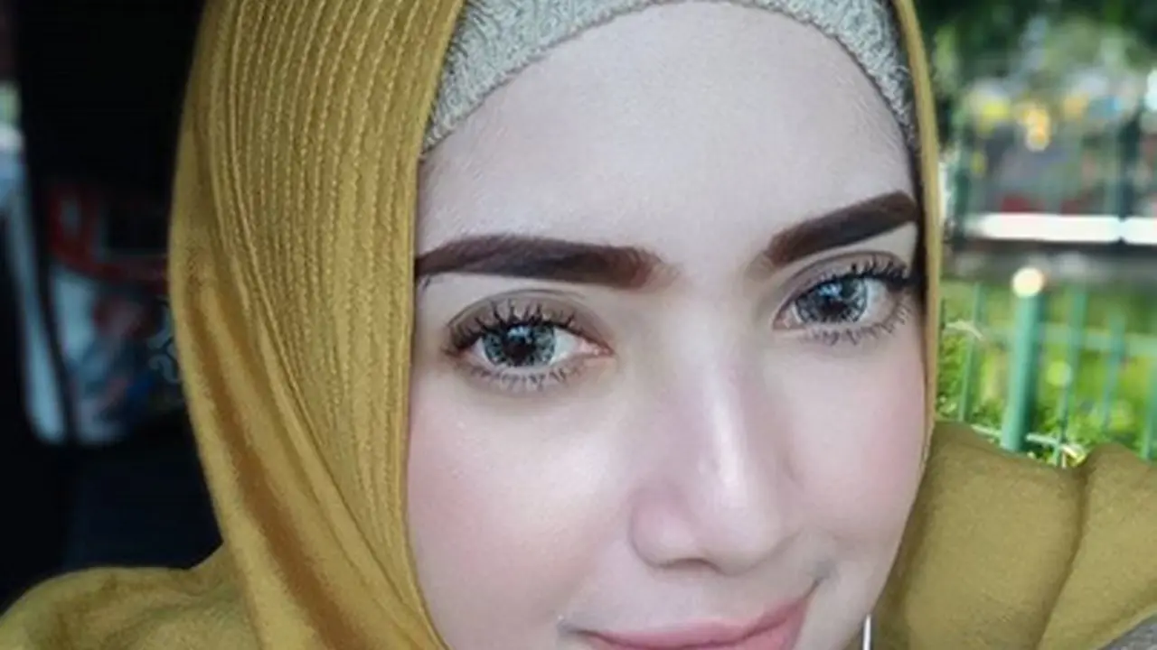 [Bintang] Yulia Mochamad Disebut Istri Ketiga Opick