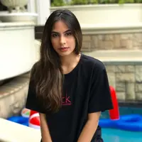 Valerie Thomas dengan makeup flawless. (Instagram/valerieethomas).