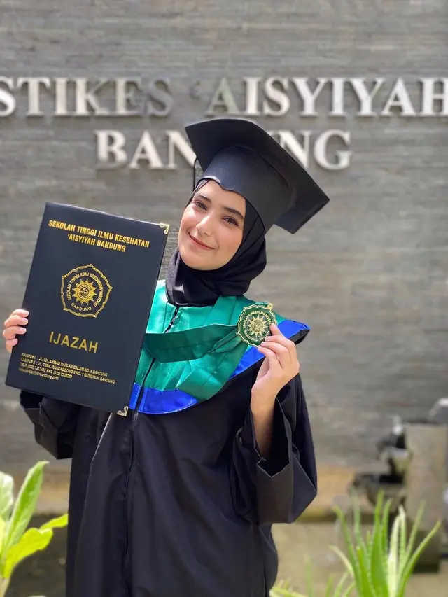 6 Momen Wisuda Nadya Mustika Rahayu, Resmi Jadi Sarjana
