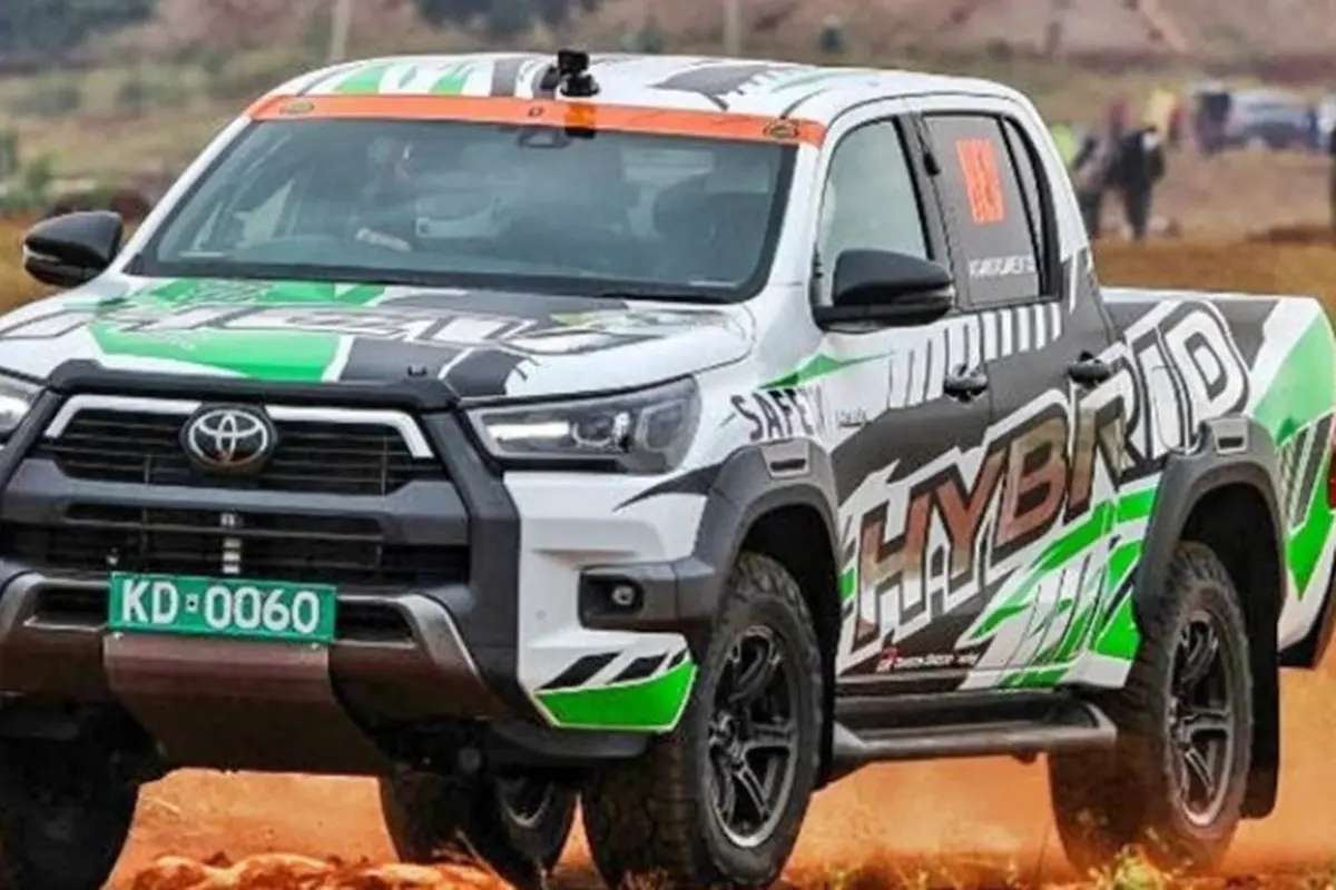 Sebelum meluncur, Toyota Hilux MHEV dites di WRC Kenya 2023 (Autocar India)