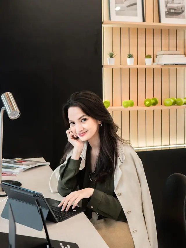 7 Pesona Sabrina Anggraini, Kekasih Belva Devara Sekaligus Puteri Indonesia Riau 2019