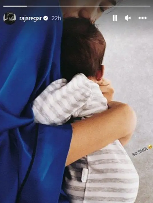 Kebersamaan Alika dan sang putri ini juga turut diabadikan sang suami, Raja Siregar. Bahkan, meski tak memperlihatkan wajah sang putri, namun interaksi keduanya membuat banyak netizen merasa gemas. (Liputan6.com/IG/@rajaregar)
