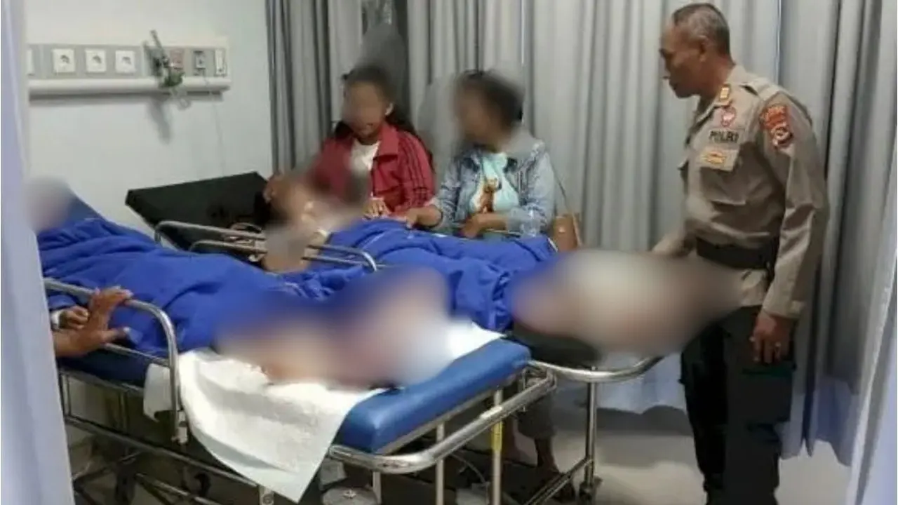Kondisi ibu dan anak saat dilarikan ke rumah sakit (Liputan6.com/Ola Keda)