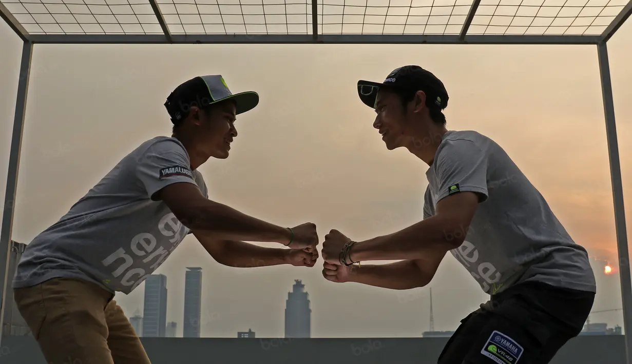 Imanuel Pratna (kanan) dan Galang Hendra akan turun di kelas Asia Production 250cc di Sirkuit Sentul. (Bola.com/Nicklas Hanoatubun)