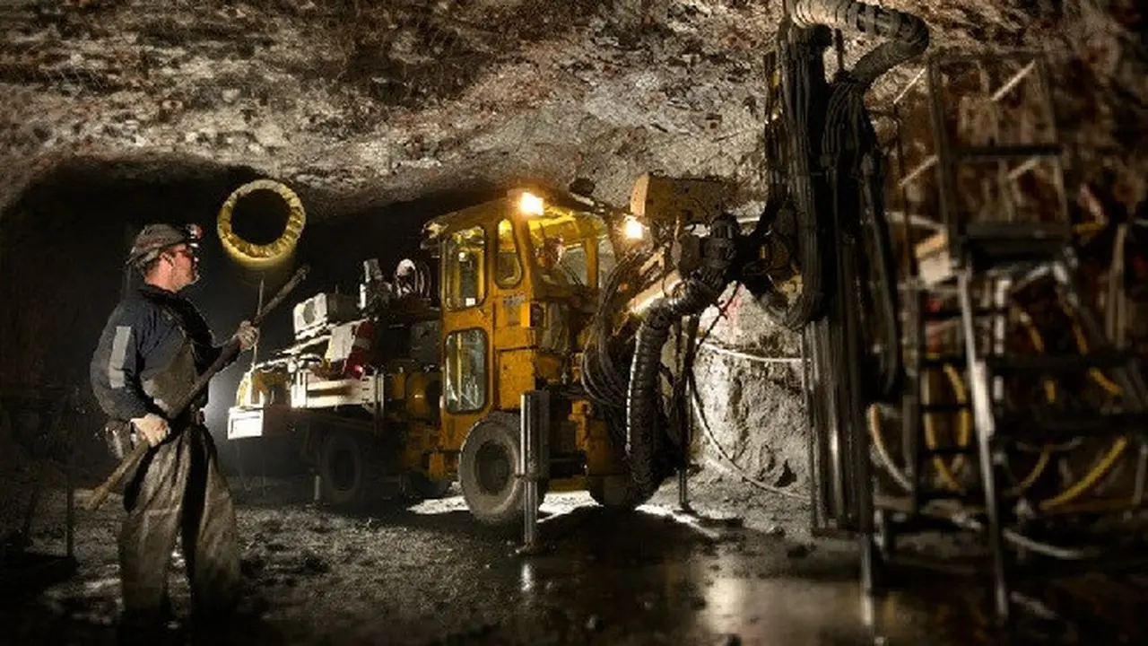 Ilustrasi tambang mineral