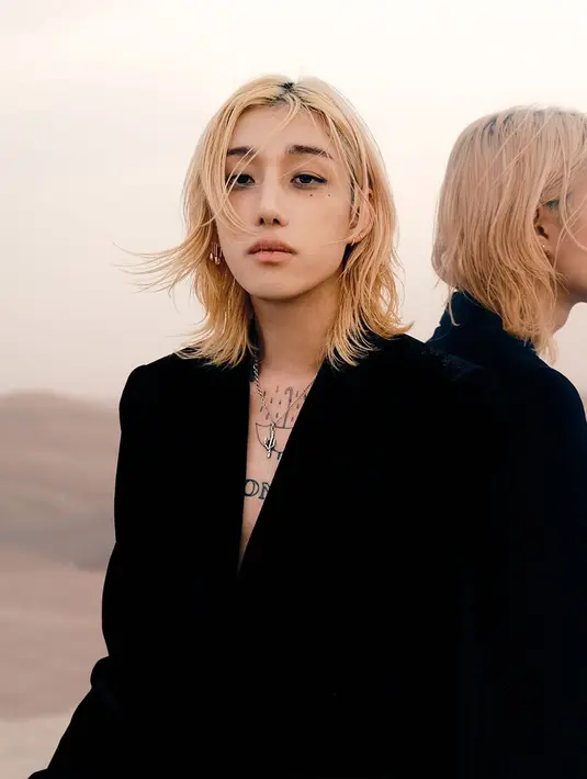 Nama Loren produser sekaligus solois dari The Black Label sempat mencuri perhatian netizen karena kerap muncul saat Rose Balckpink melakukan cover lagu. Dirinya juga pernah menjadi sorotan karena diduga sebagai anak konglomerat dari founder Naver. (Liputan6.com/IG/@theblacklabel)