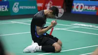 Jonatan Christie merebut tiket semifinal Malaysia Open 2022. Tiket itu didapat setelah tunggal putra Indonesia ini mengalahkan Prannoy H.S dari India 21-18 dan 21-16 dalam waktu 44 menit di Axiata Arena, Kuala Lumpur, Jumat (1/7). (foto: PBSI)