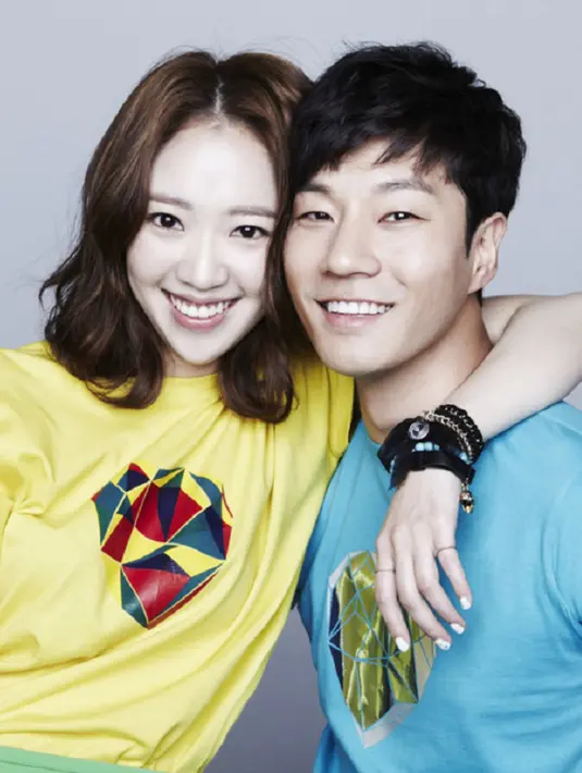 Setelah bermain dalam drama Smile pada tahun 2009, Lee Chun Hee dan Jun Hye Jin memutuskan menikah pada tahun 2011. (Foto: allkpop.com)