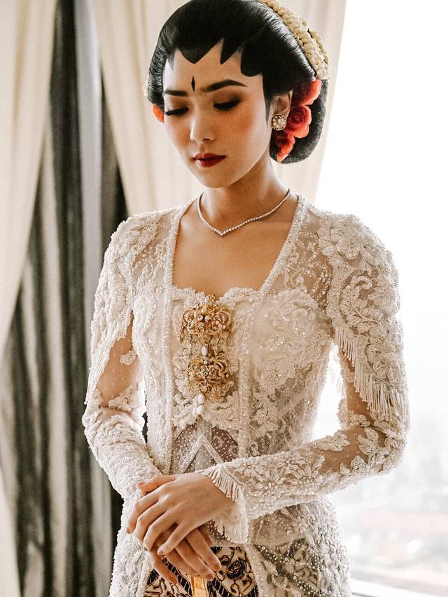 Harga Selangit, Ini Potret 7 Artis yang Pernah Pakai Kalung Viral Nagita Slavina