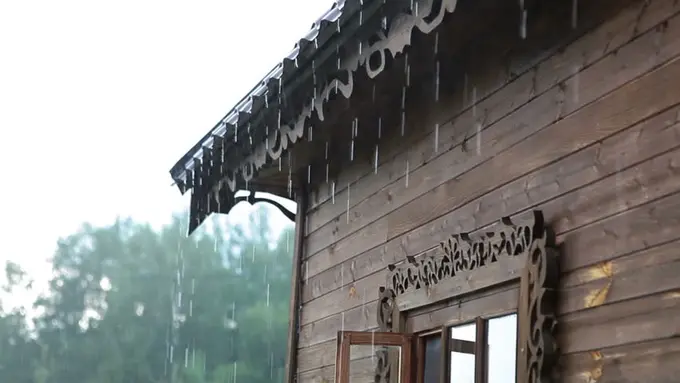 [Bintang] Hujan Guyur Satu Rumah di Tebet yang Ditinggal Pemilik Naik Haji