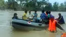 Citizen6, Malaka: Tim Tagana sementara evakuasi masyarakat menggunakan perahu karet.