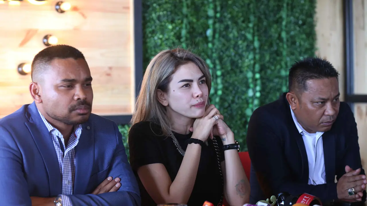 Nikita Mirzani bersama kuasa hukumnya