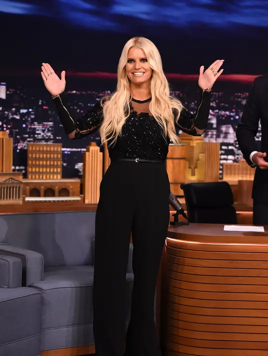 Rupanya bintang berambut pirang ini, akan lakukan operasi plastik pada bokongnya. Namun Jess enggan memberitahukan kapan ia akan mulai jalani operasi plastik yang kedua. (AFP/Bintang.com)