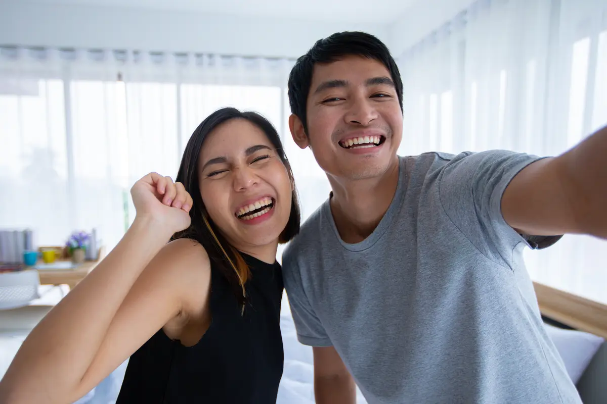 perempuan dan pasangan ingin bersama