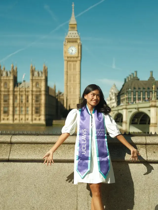Namira Adjani Putri Alya Rohali Tampil Simple Kenakan Mini Dress saat Wisuda. [@namiradjani]