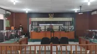 Suasana sidang mantan Wali Kota Dumai Zulkifli Adnan Singkah di Pengadilan Tipikor Pekanbaru. (Liputan6.com/M Syukur)