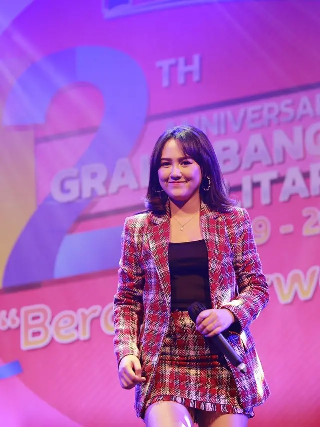6 Gaya Penampilan Happy Asmara saat di Atas Panggung, Curi Perhatian