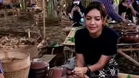 Keseruan Najwa Shihab Kunjungi Pasar Papringan di Temanggung, Belanja Pakai Uang Keping Bambu (Tangkapan Layar Instagram/najwashihab)